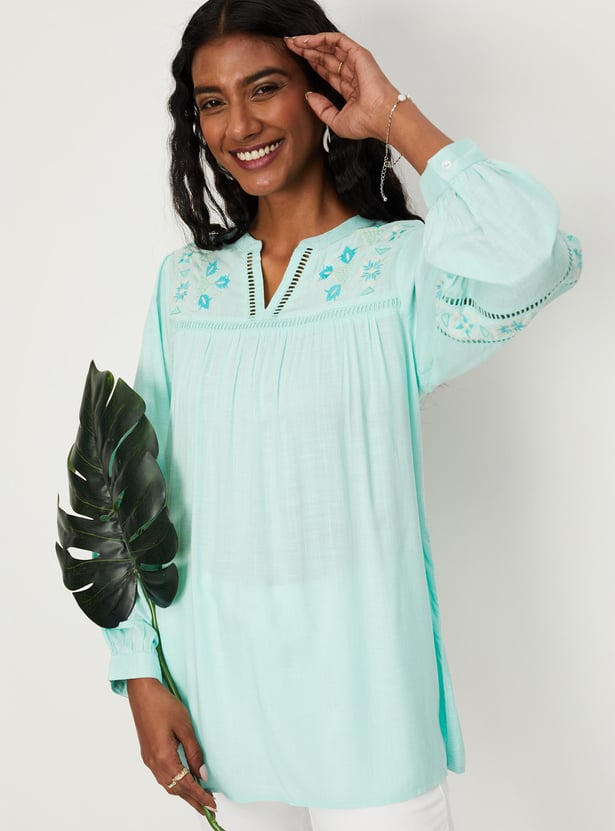 Women Embroidered Split V-neck Tunic