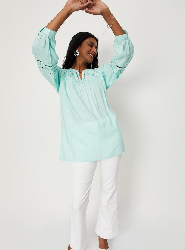 Women Embroidered Split V-neck Tunic