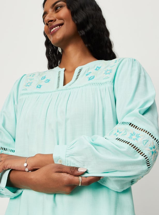 Women Embroidered Split V-neck Tunic