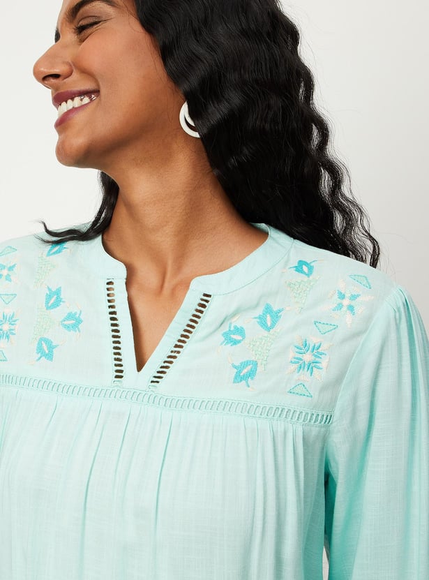 Women Embroidered Split V-neck Tunic