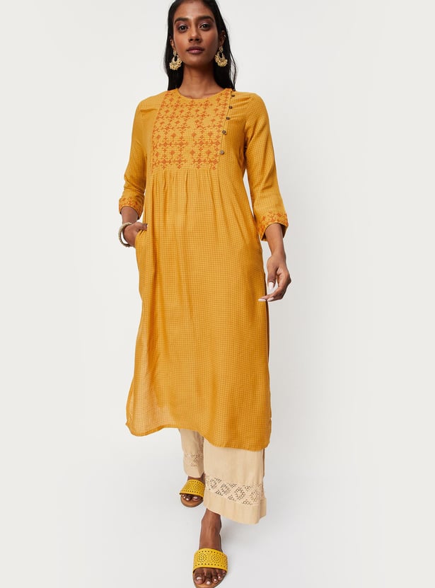 Women Embroidered Kurta with Pocket