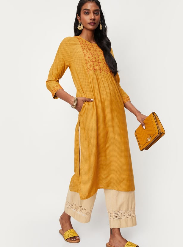 Women Embroidered Kurta with Pocket