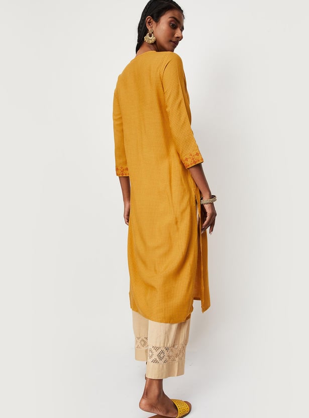 Women Embroidered Kurta with Pocket