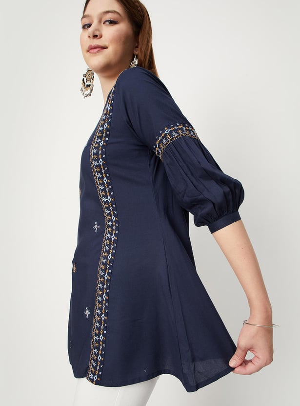 Women Embroidered Melon Sleeve Tunic