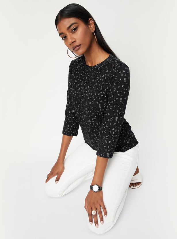Women Geometric Printed Button Detailed T-shirt