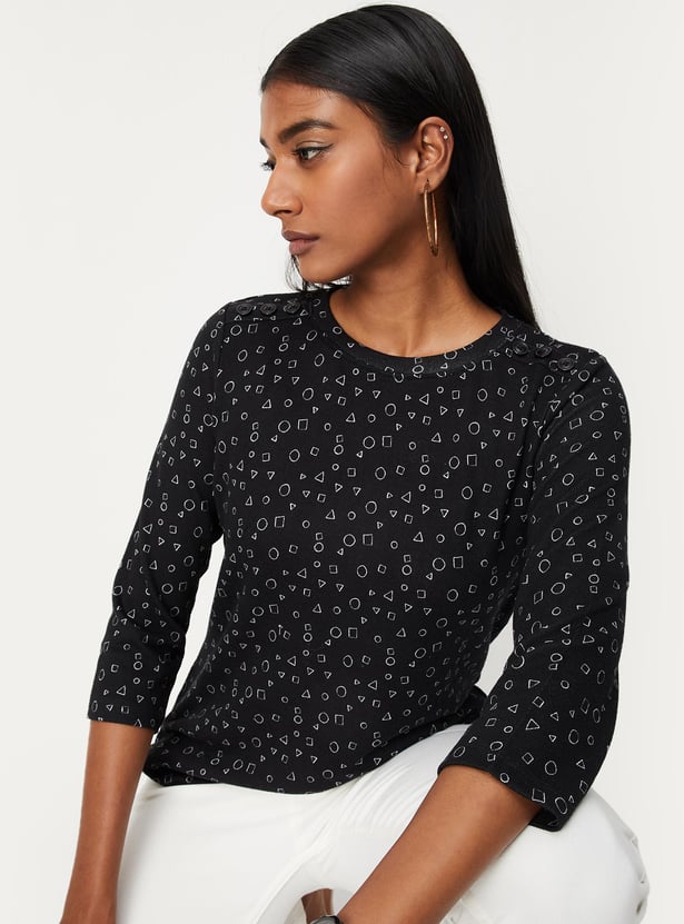 Women Geometric Printed Button Detailed T-shirt