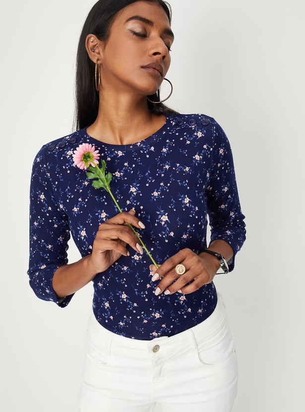 Women Floral Printed Button Detailed T-shirt