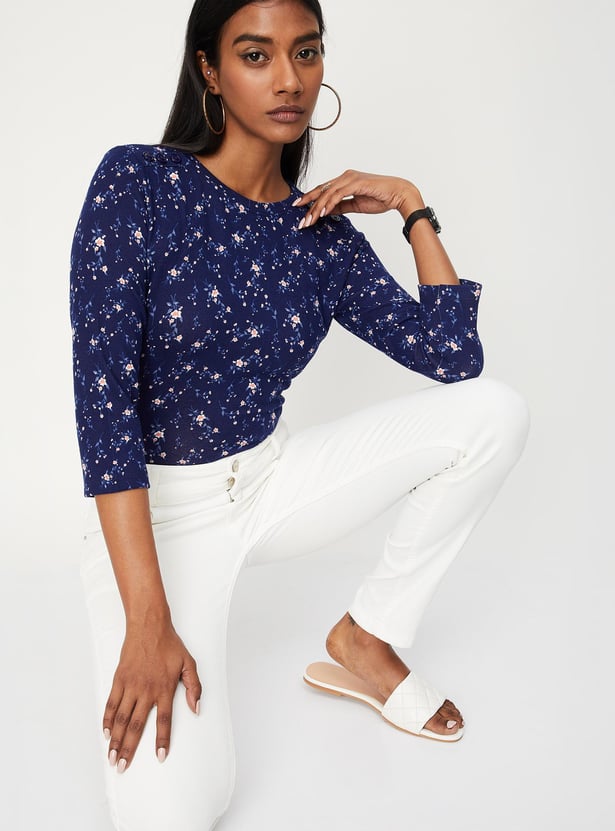 Women Floral Printed Button Detailed T-shirt