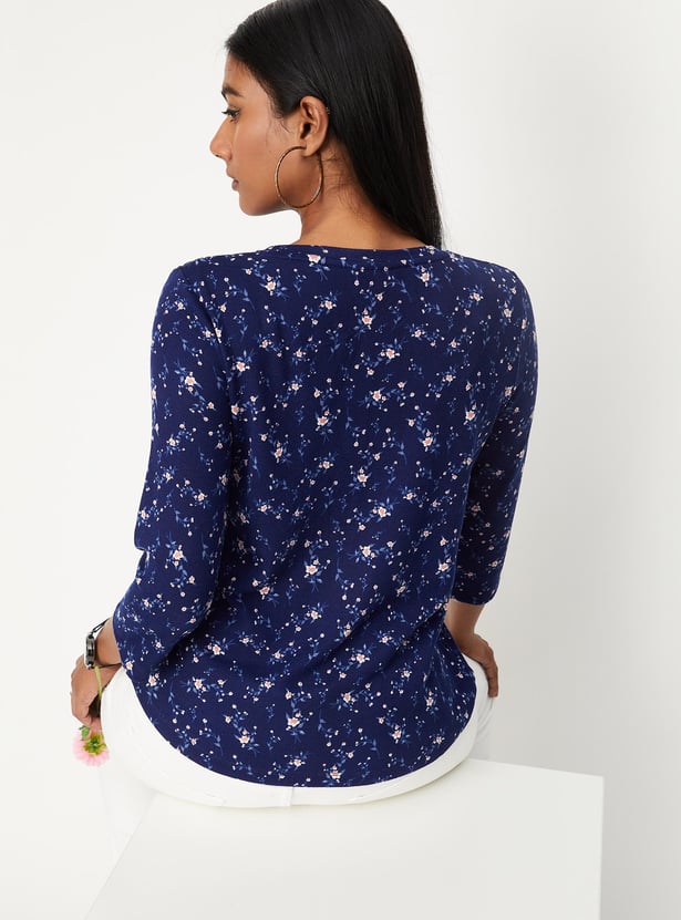 Women Floral Printed Button Detailed T-shirt