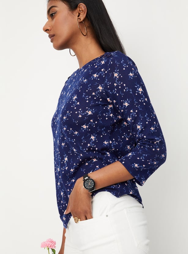 Women Floral Printed Button Detailed T-shirt