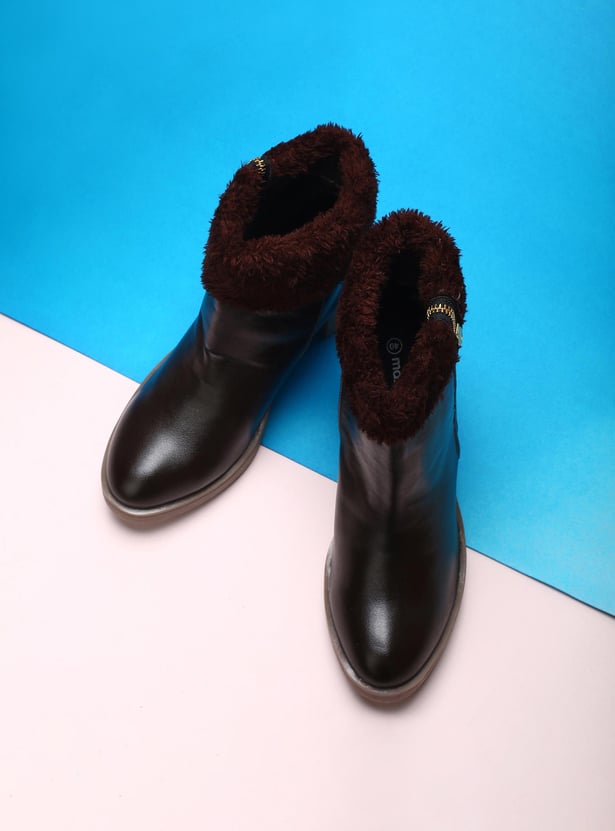 MAX Women Solid Zip Closure Boots
