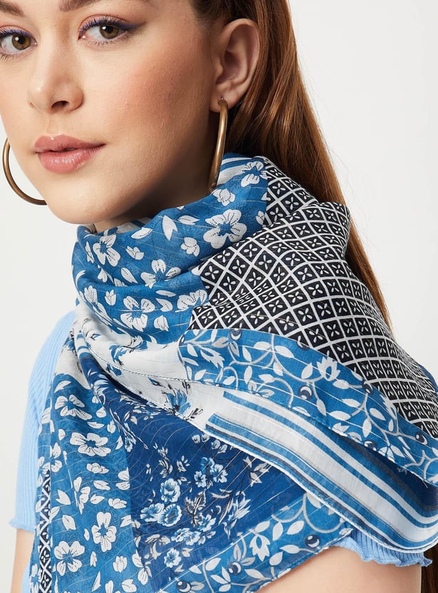 Women Printed Scarf with Tassels