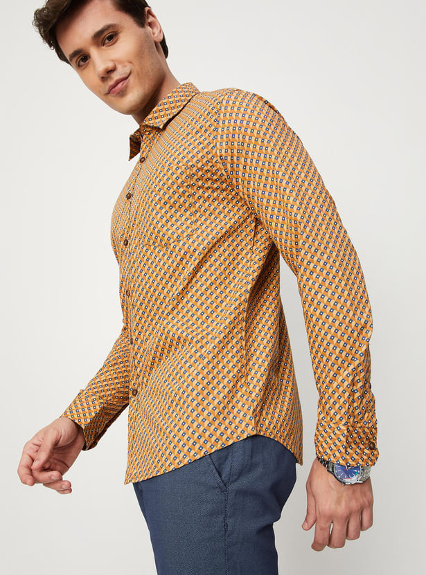 Men Printed Slim Fit Smart Casual Shirt