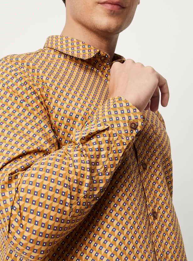 Men Printed Slim Fit Smart Casual Shirt