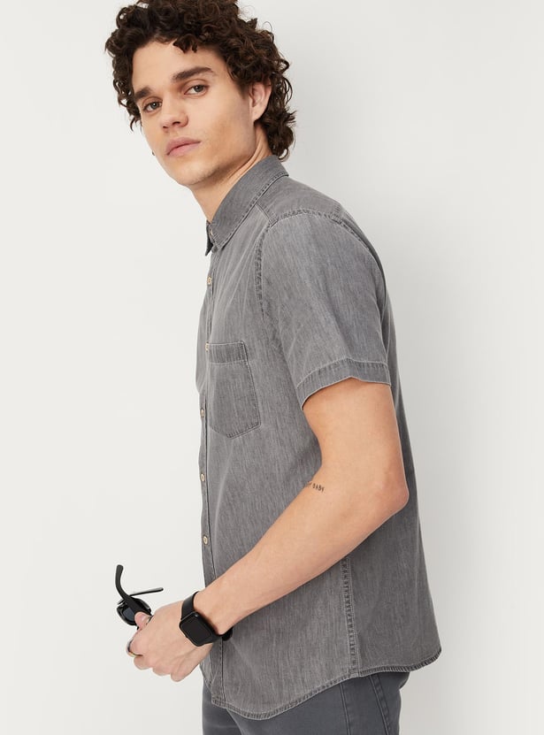 Men Solid Half Sleeves Slim Fit Denim Shirt