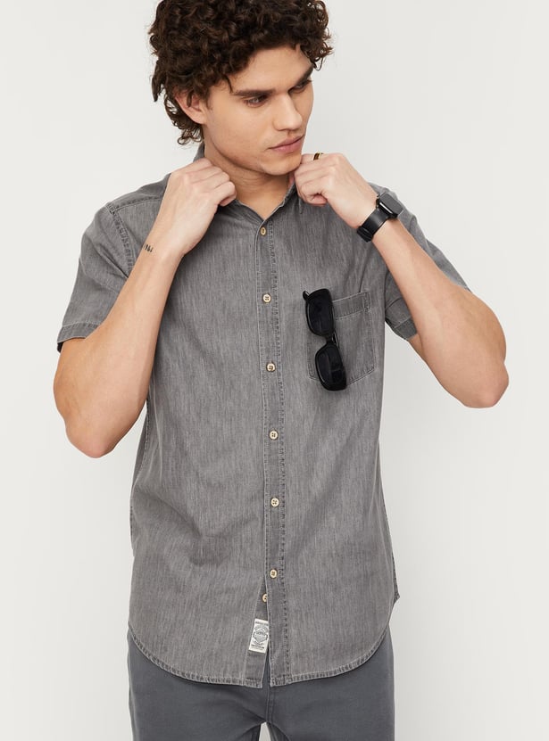Men Solid Half Sleeves Slim Fit Denim Shirt