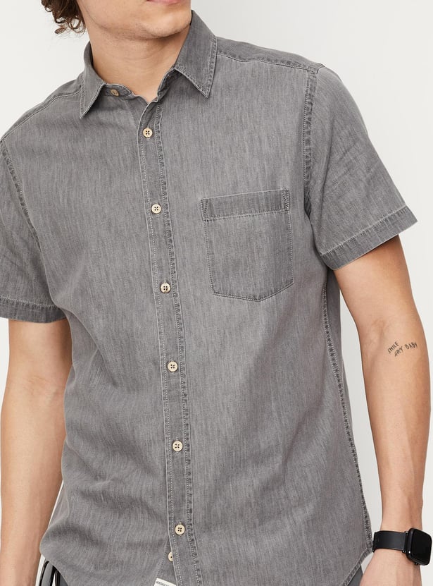 Men Solid Half Sleeves Slim Fit Denim Shirt