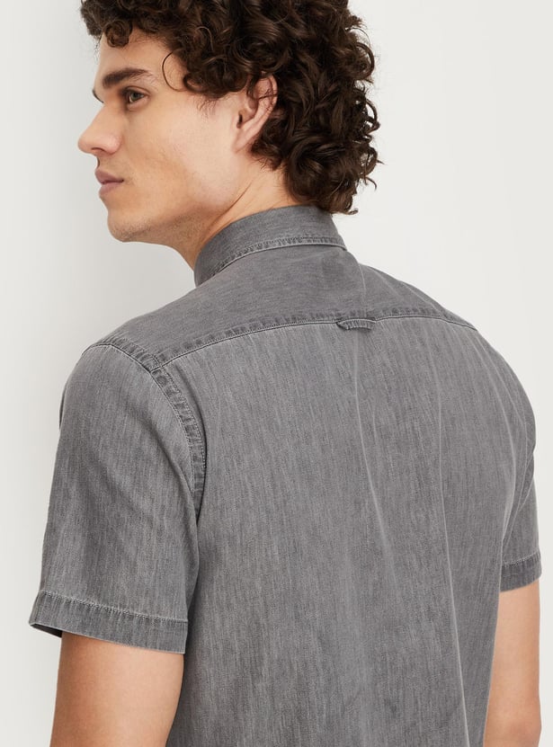 Men Solid Half Sleeves Slim Fit Denim Shirt