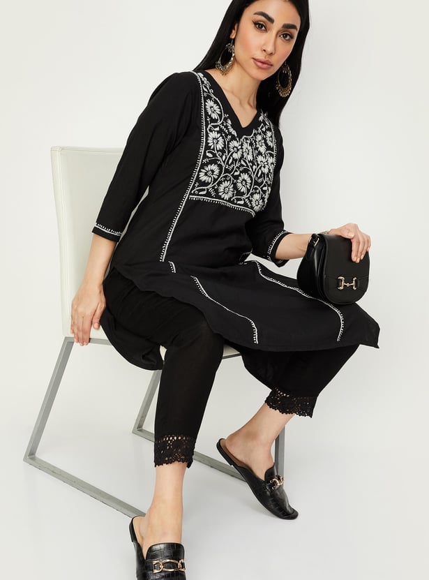 Women Chikankari Embroidered Straight Kurta