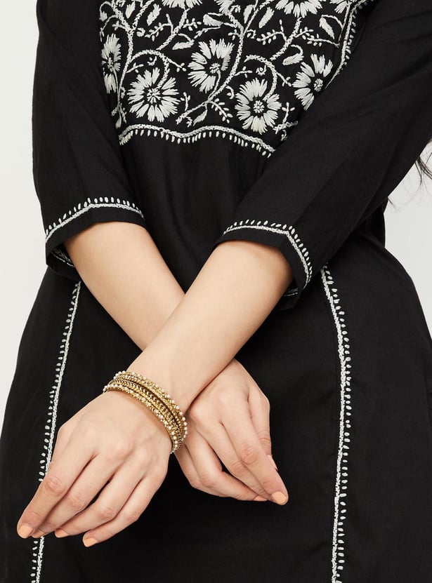 Women Chikankari Embroidered Straight Kurta