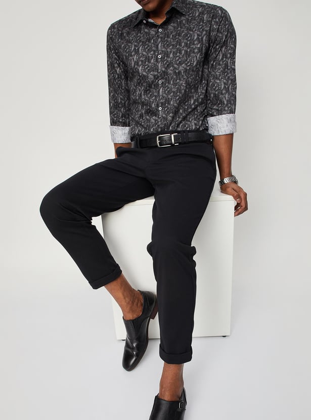 Men Solid Knit Carrot Fit Trousers