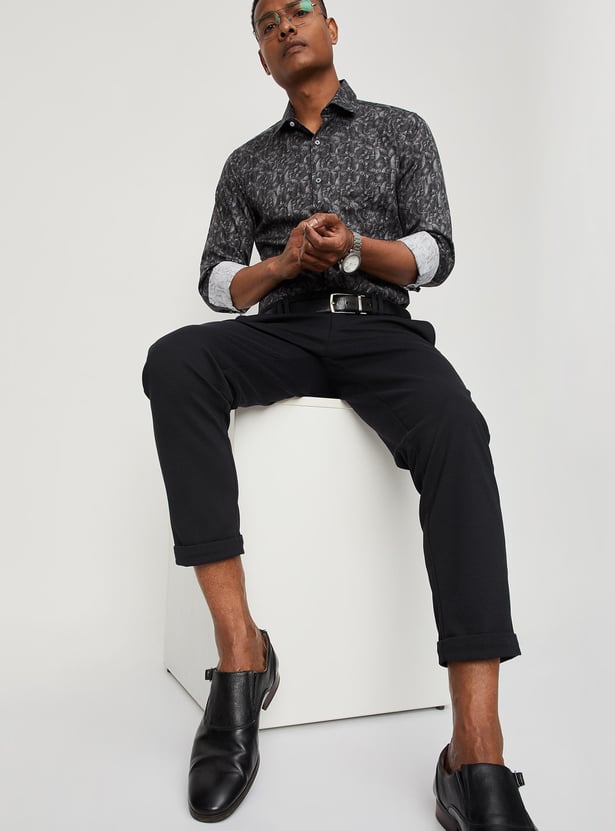 Men Solid Knit Carrot Fit Trousers