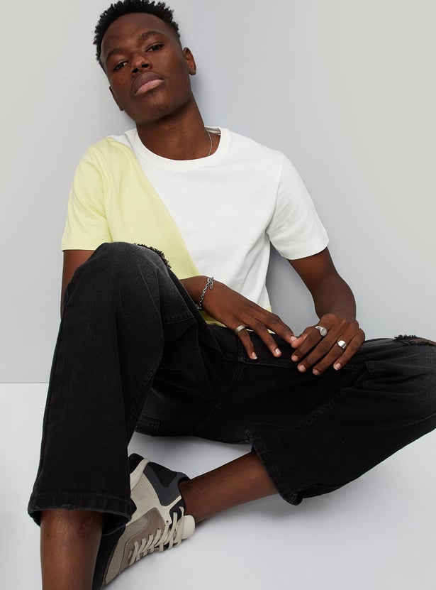 Men Colourblocked Slim Fit T-shirt