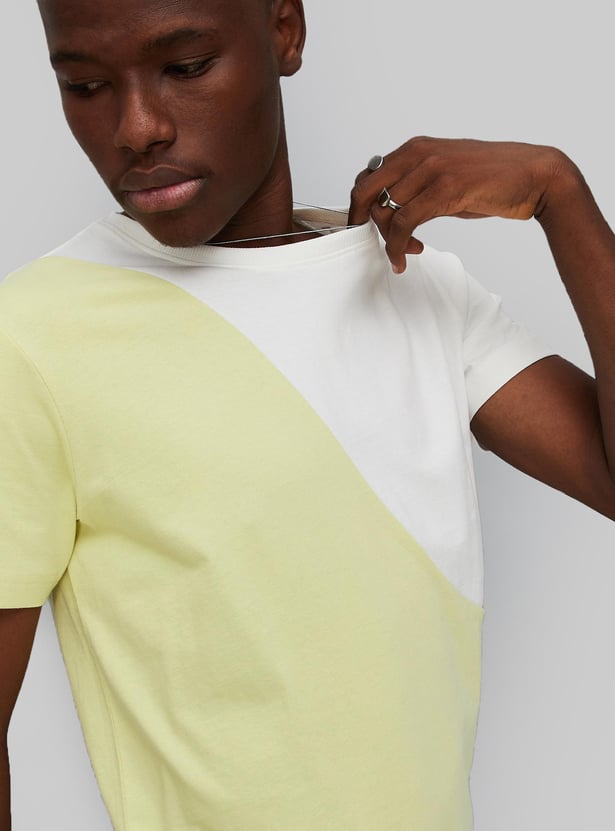 Men Colourblocked Slim Fit T-shirt