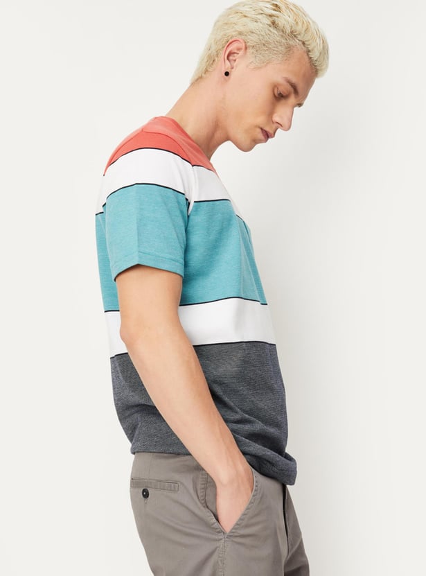 Men Colourblock Slim Fit T-shirt
