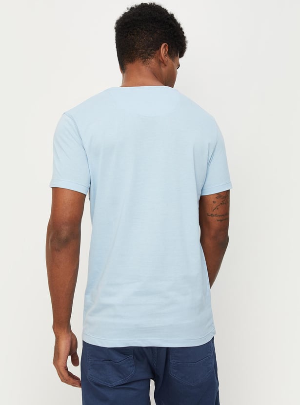 Men Colourblock Slim Fit T-shirt