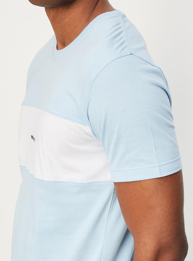Men Colourblock Slim Fit T-shirt