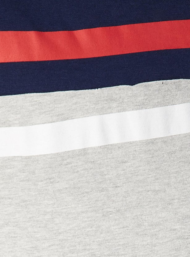 Men Colourblock T-shirt with Pocket