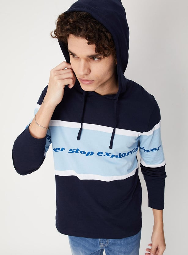 Men Colourblock Slim Fit Hooded T-shirt