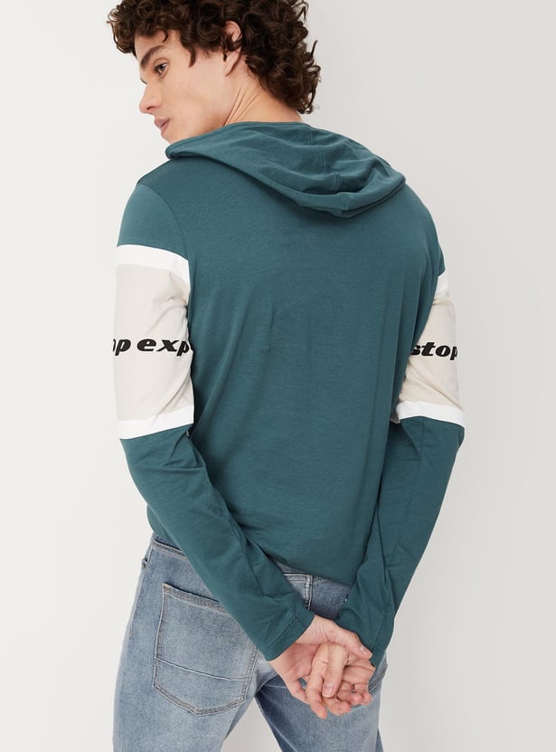 Men Colourblock Slim Fit Hooded T-shirt