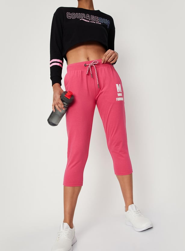 Women Typographic Printed Slim Fit Capris