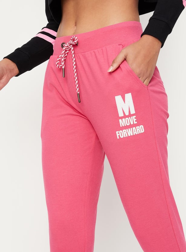 Women Typographic Printed Slim Fit Capris