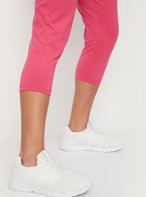 Women Typographic Printed Slim Fit Capris