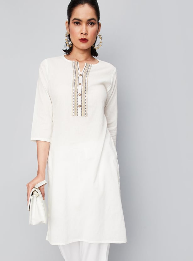 Women Embroidered Dobby Kurta