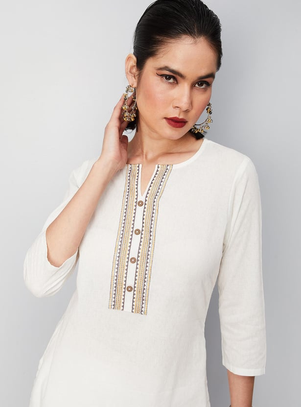 Women Embroidered Dobby Kurta