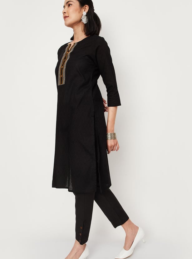 Women Embroidered Dobby Kurta