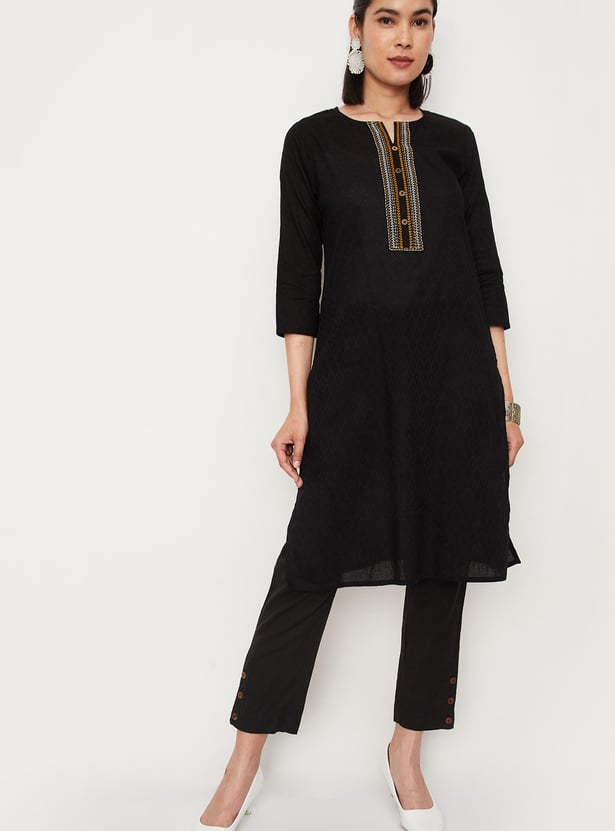Women Embroidered Dobby Kurta