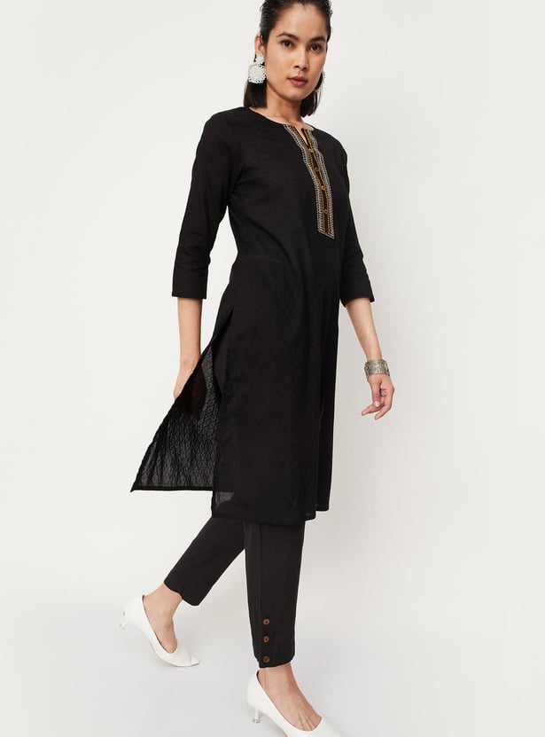 Women Embroidered Dobby Kurta