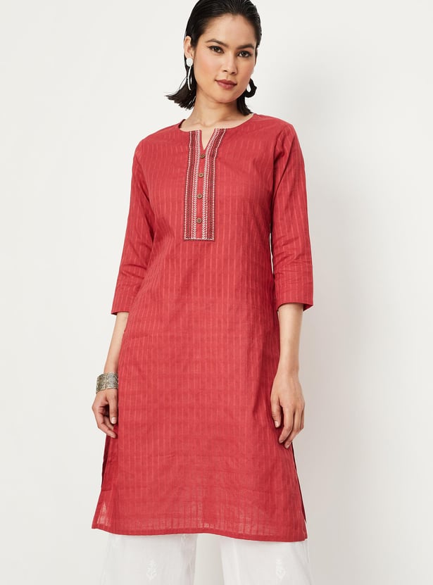 Women Embroidered Dobby Kurta