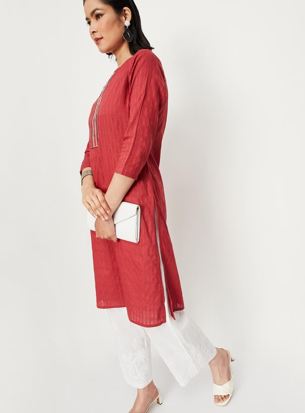 Women Embroidered Dobby Kurta