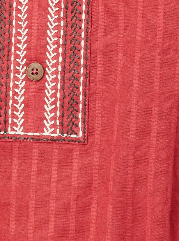 Women Embroidered Dobby Kurta