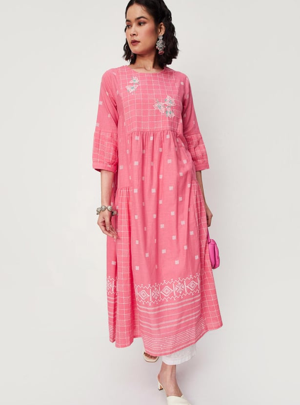 Women Checked Kurta with Pleated Sleeves
