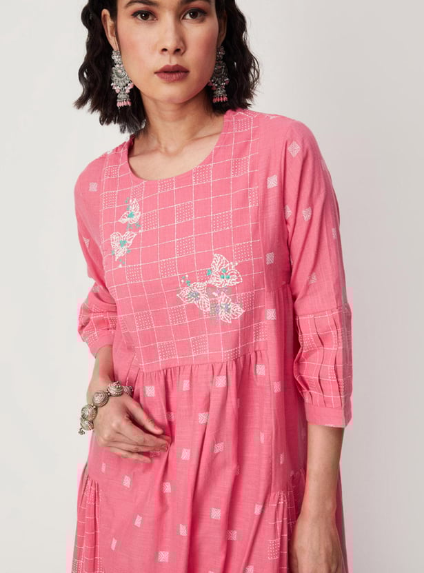 Women Checked Kurta with Pleated Sleeves