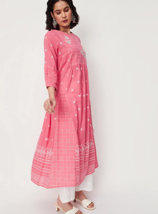 Women Checked Kurta with Pleated Sleeves