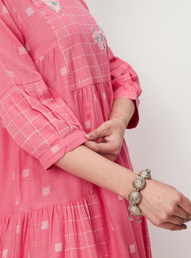 Women Checked Kurta with Pleated Sleeves