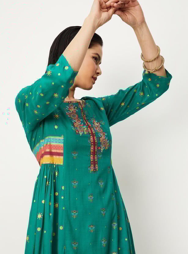 Women Embroidered Gathered Kurta
